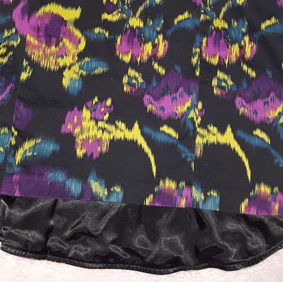 Torrid stretchy hi lo pencil skirt - Picture 4 of 6